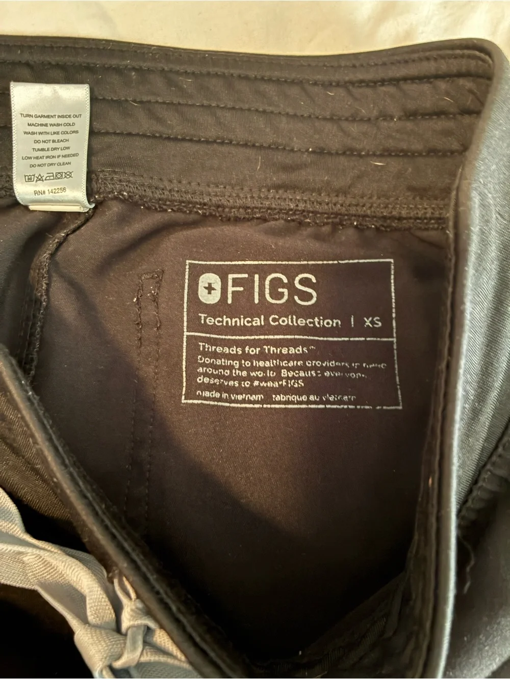 Figs Black Zamora Livingston pants with Gray Drawcord - Picture 4 of 4